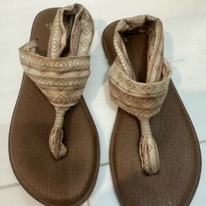 Sanuk Brown and Cream Patterned Sandals